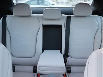 2025 مرسيدس - بنز سي 200