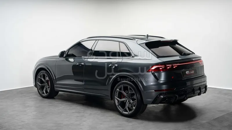 2025 اودي كيو 8 أر إس