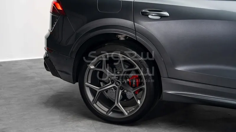 2025 اودي كيو 8 أر إس