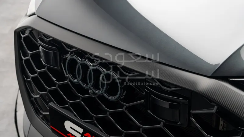 2025 اودي كيو 8 أر إس