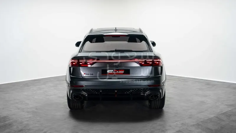 2025 اودي كيو 8 أر إس