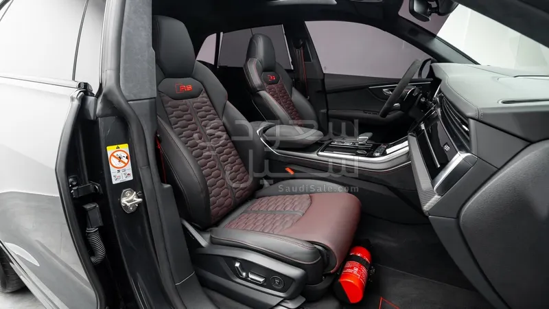 2025 اودي كيو 8 أر إس
