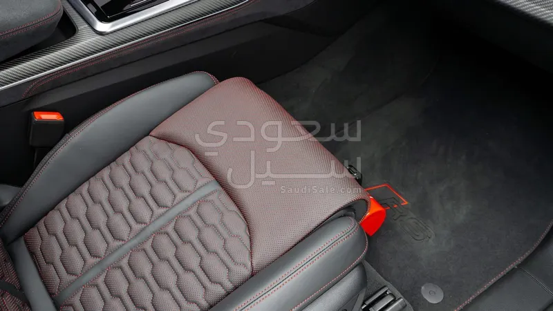 2025 اودي كيو 8 أر إس