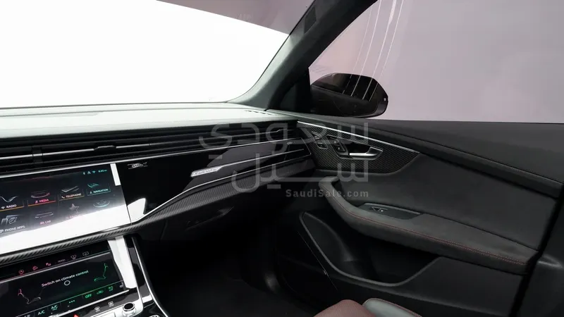 2025 اودي كيو 8 أر إس