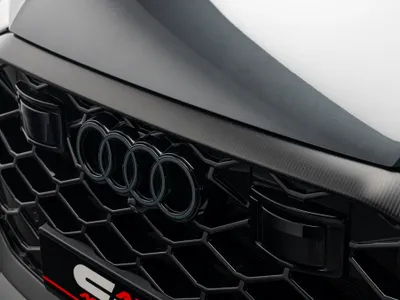 2025 اودي كيو 8 أر إس