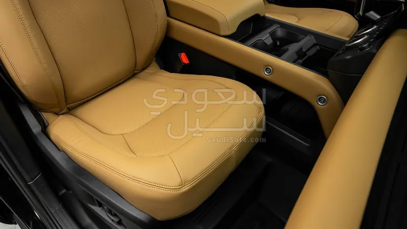2026 لاند روفر ديفيندر اكس داينمك