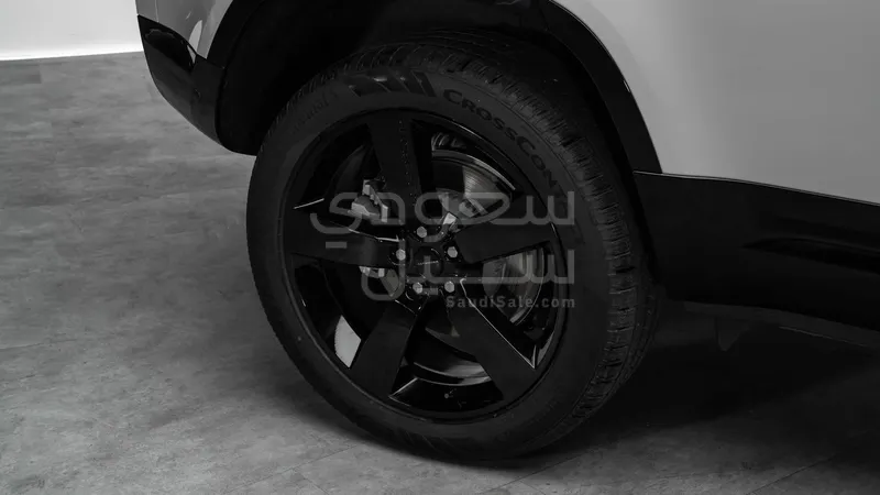 2026 لاند روفر ديفيندر اكس داينمك