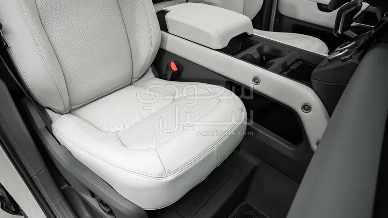 2026 لاند روفر ديفيندر اكس داينمك