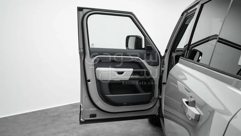 2026 لاند روفر ديفيندر اكس داينمك