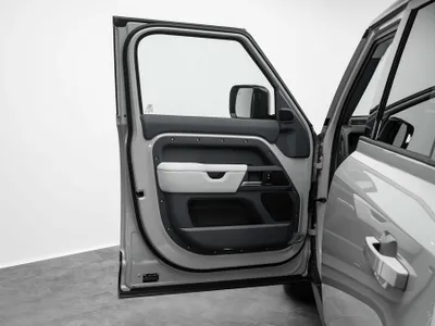 2026 لاند روفر ديفيندر اكس داينمك