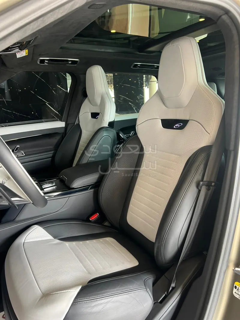 2024 لاند روفر رينج روفر سبورت اس في