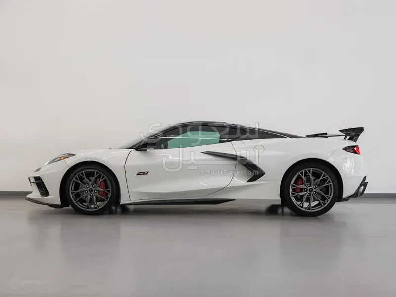 2023 شفروليه كورفيت سي 8