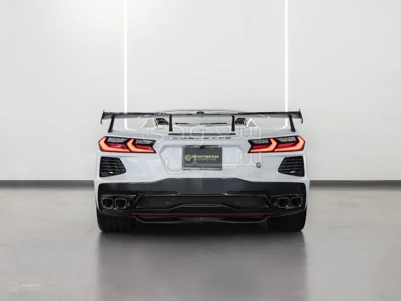 2023 شفروليه كورفيت سي 8