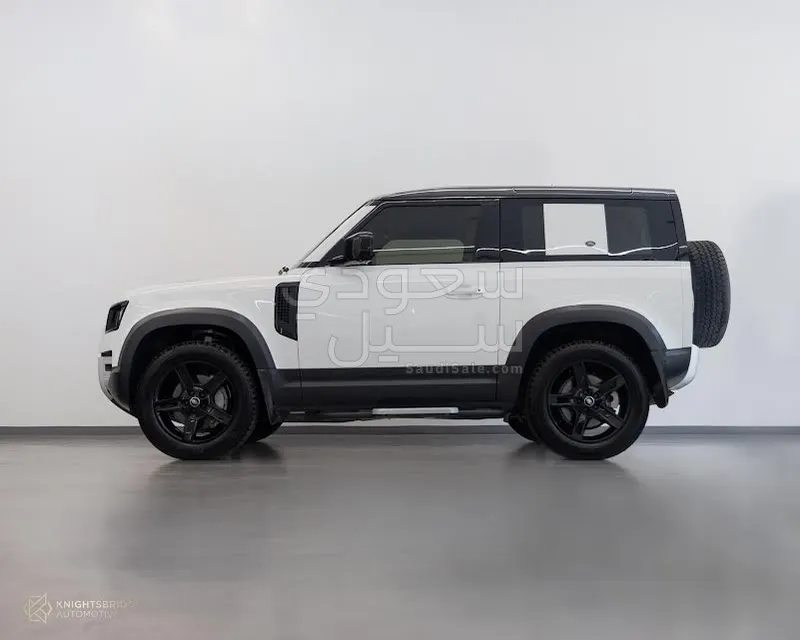 2022 لاند روفر ديفيندر 90