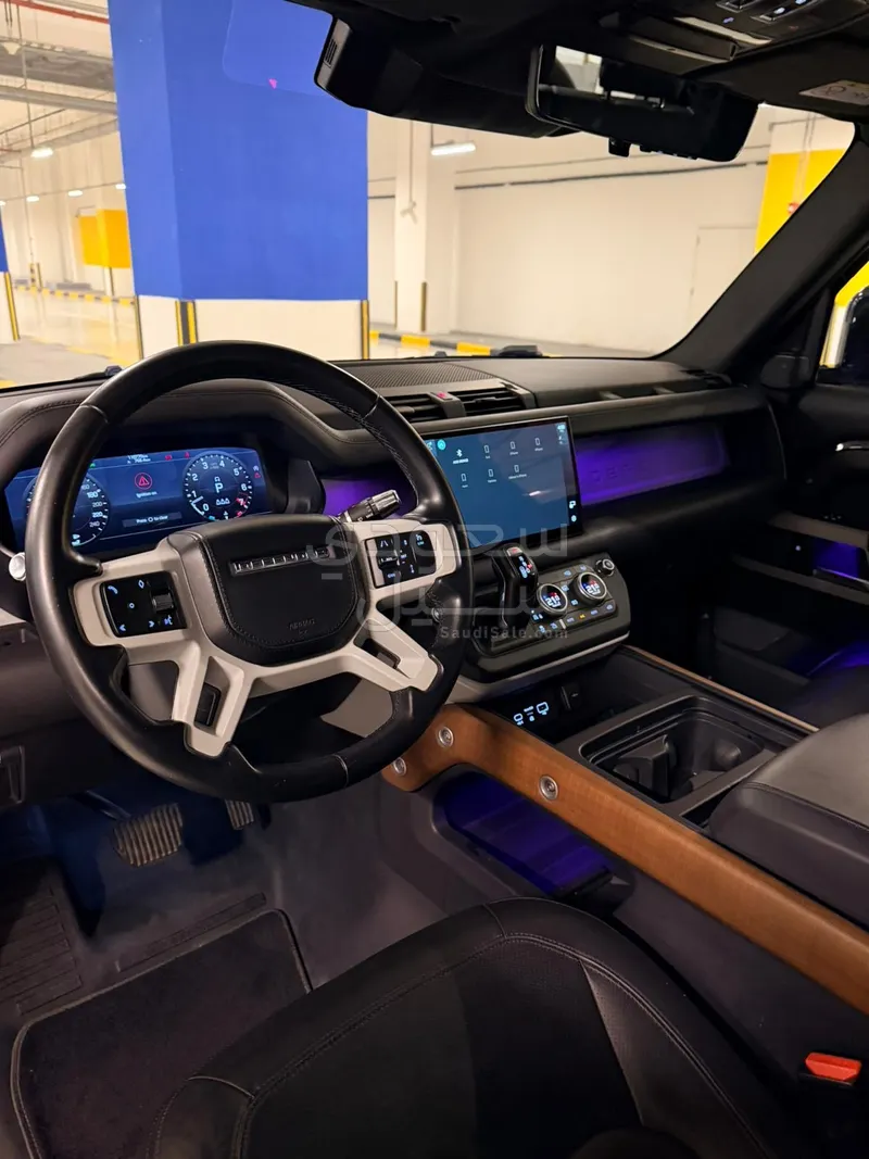 2022 لاند روفر ديفيندر 90