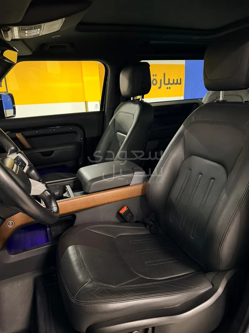 2022 لاند روفر ديفيندر 90