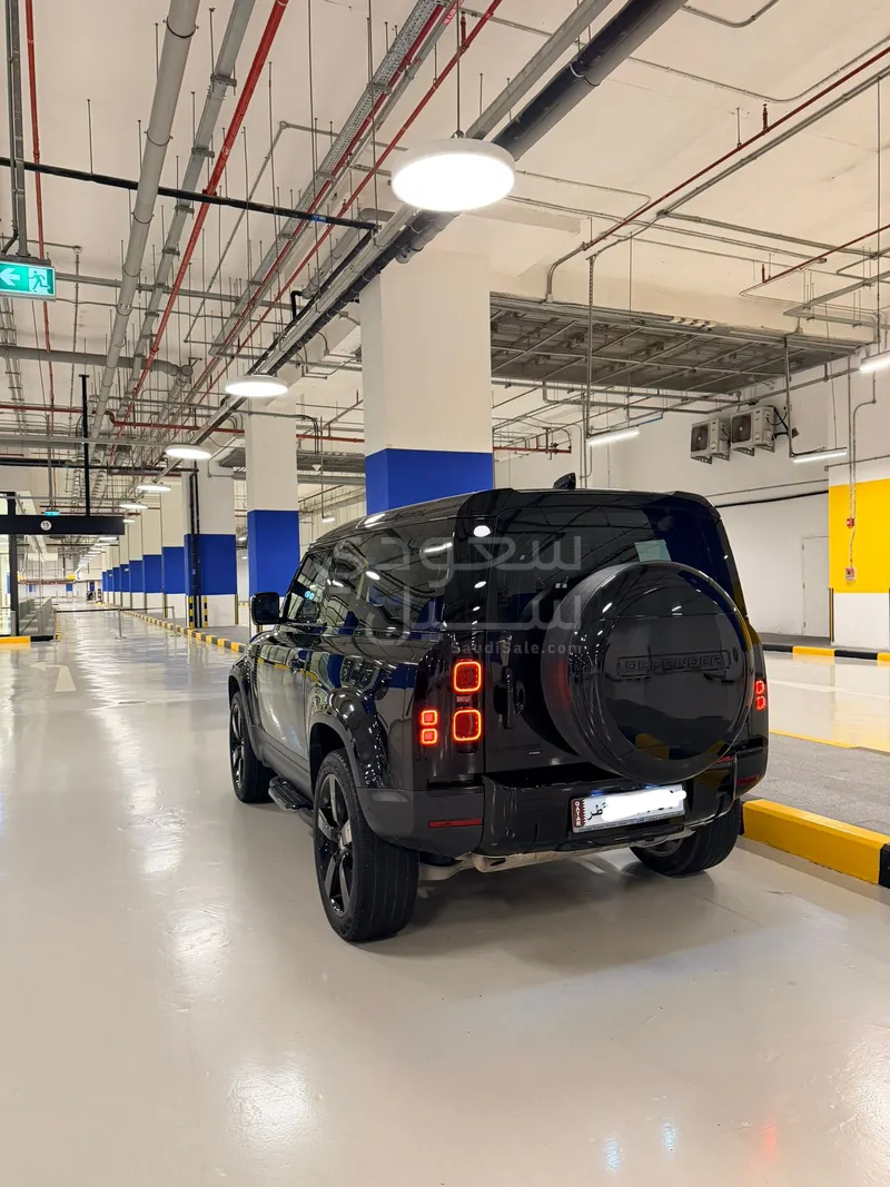 2022 لاند روفر ديفيندر 90