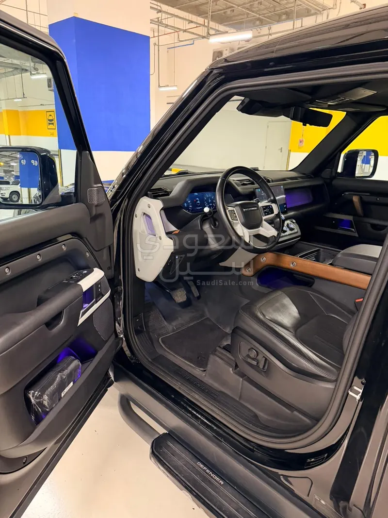 2022 لاند روفر ديفيندر 90