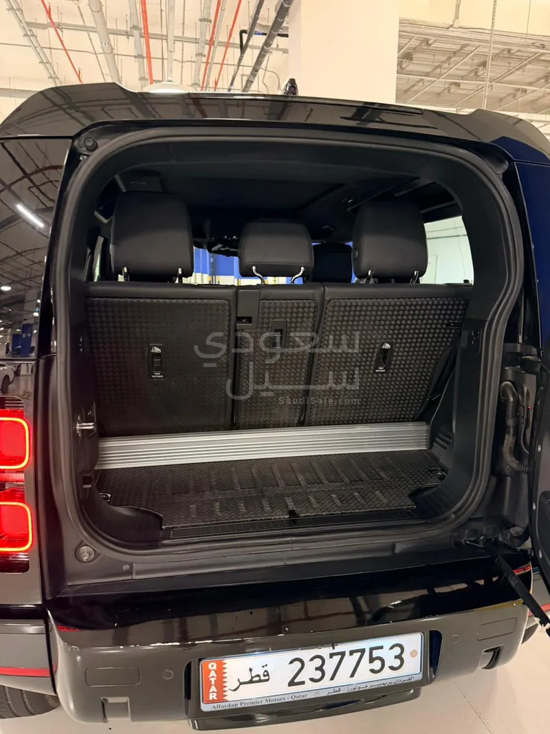 2022 لاند روفر ديفيندر 90