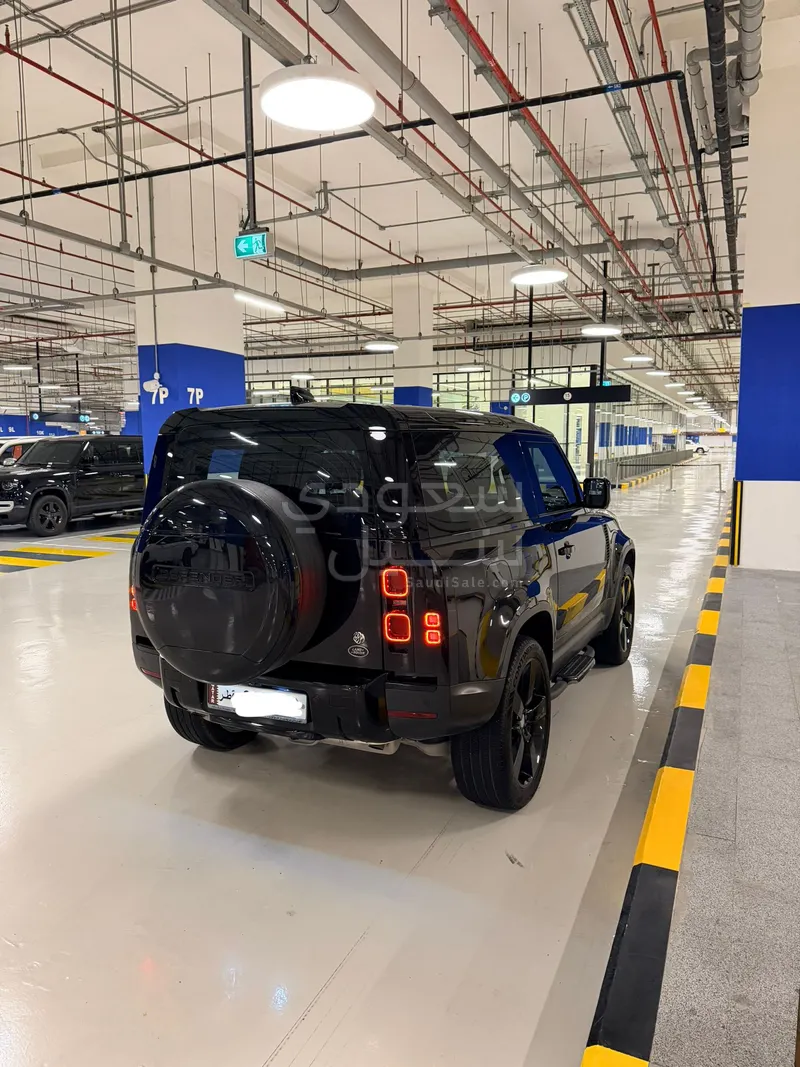 2022 لاند روفر ديفيندر 90