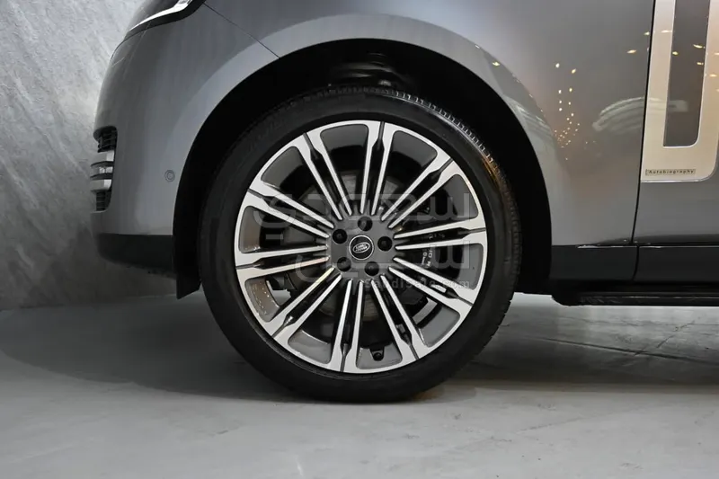 2025 لاند روفر رينج روفر فوج اوتوبيوغرافي