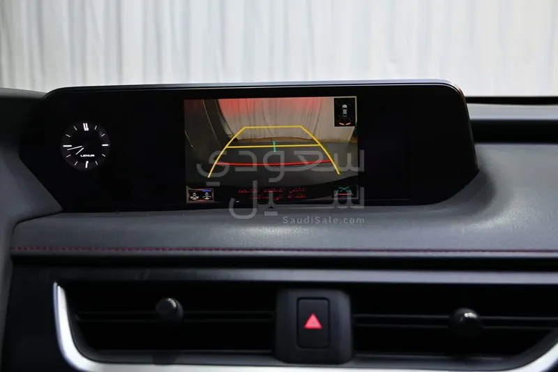 2019 لكزس يو إكس 200