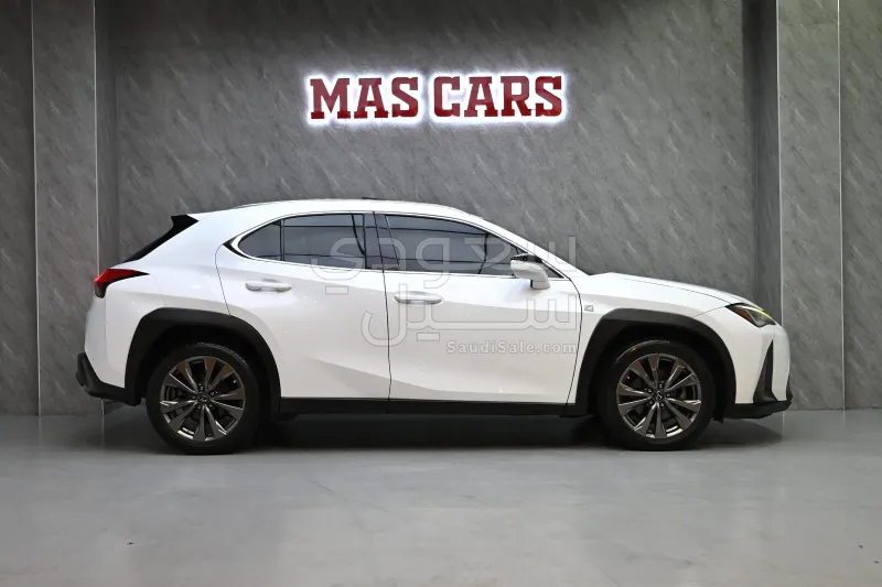 2019 لكزس يو إكس 200