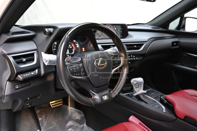 2019 لكزس يو إكس 200