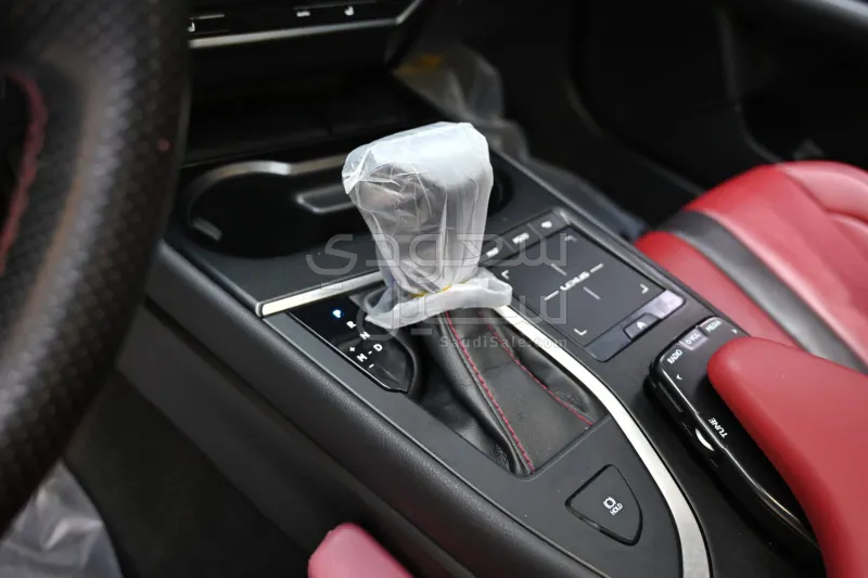 2019 لكزس يو إكس 200