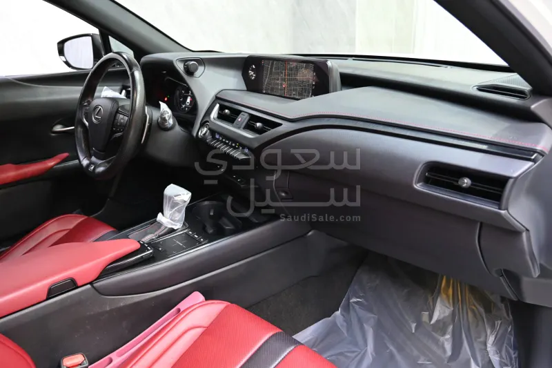 2019 لكزس يو إكس 200