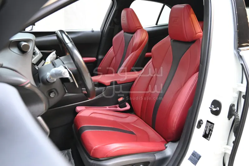 2019 لكزس يو إكس 200