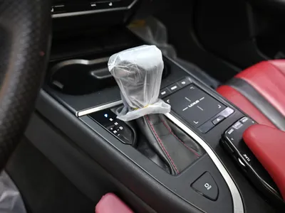 2019 لكزس يو إكس 200