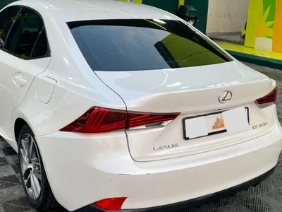 2019 لكزس آي إس 300