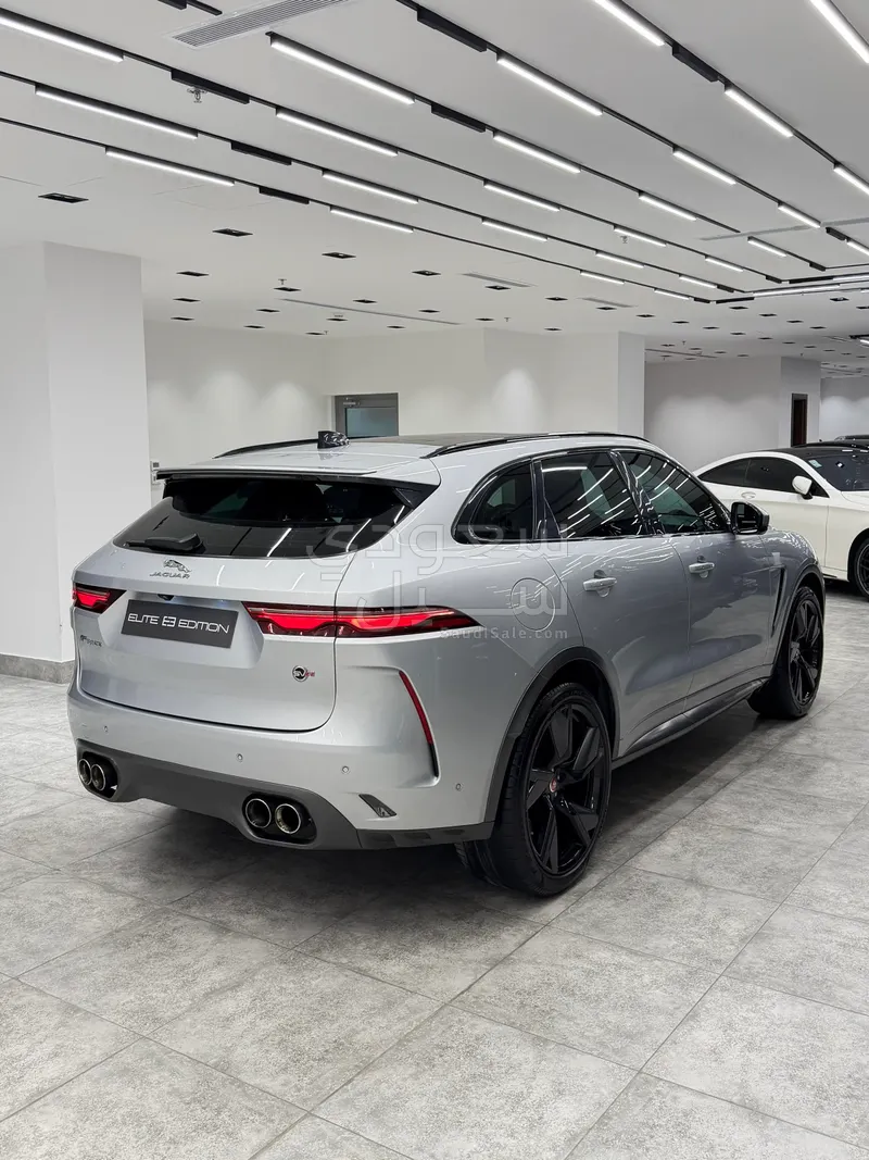 2021 جاكوار اف-بيس اس في ار