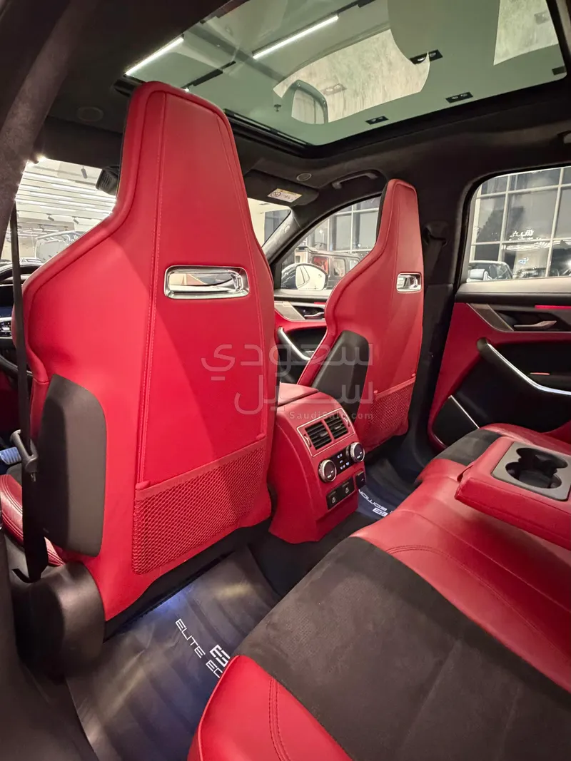 2021 جاكوار اف-بيس اس في ار