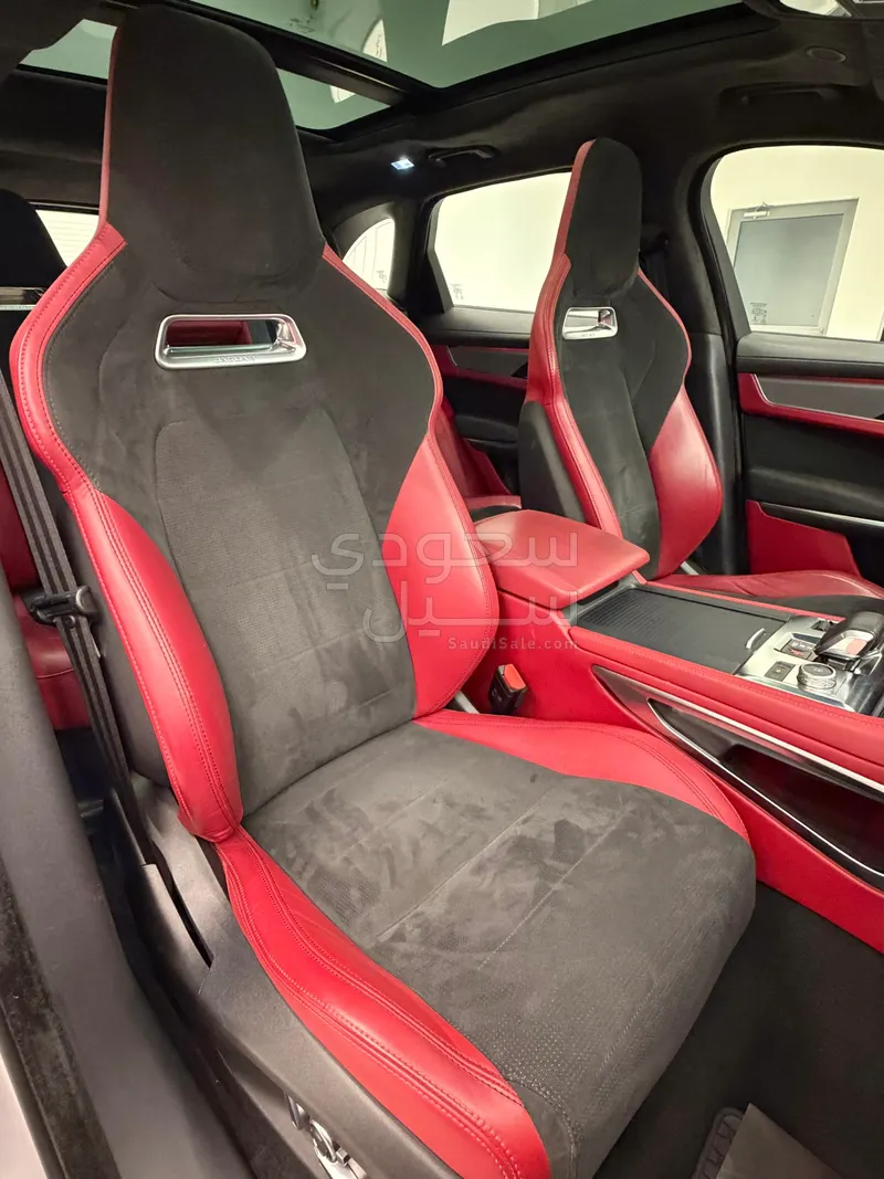 2021 جاكوار اف-بيس اس في ار