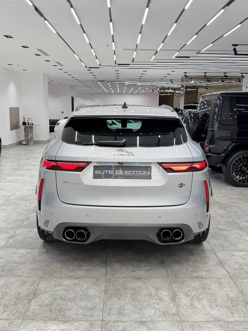 2021 جاكوار اف-بيس اس في ار