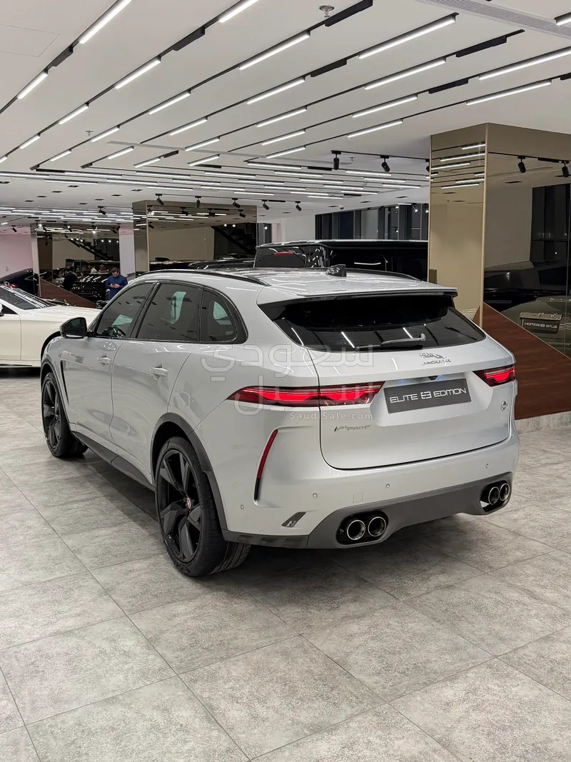 2021 جاكوار اف-بيس اس في ار