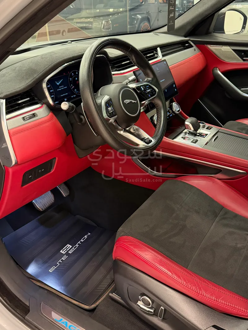 2021 جاكوار اف-بيس اس في ار