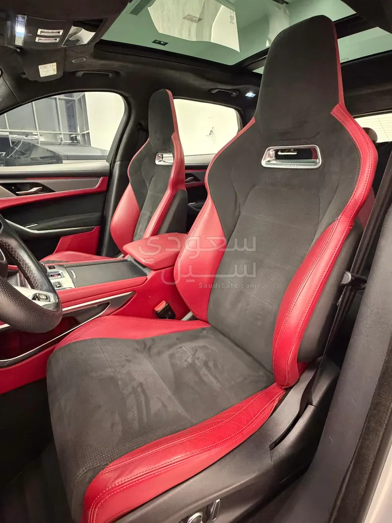 2021 جاكوار اف-بيس اس في ار