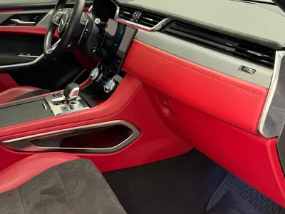 2021 جاكوار اف-بيس اس في ار