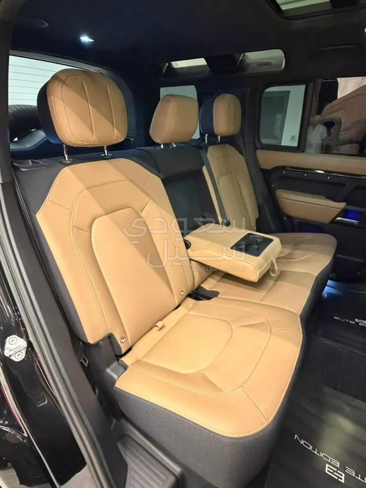 2025 لاند روفر ديفيندر 110