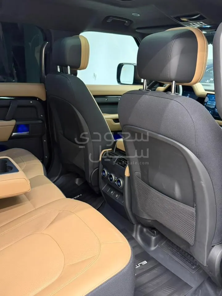 2025 لاند روفر ديفيندر 110