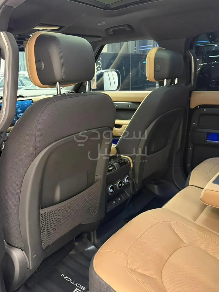 2025 لاند روفر ديفيندر 110