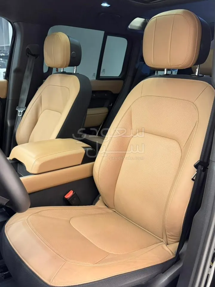 2025 لاند روفر ديفيندر 110