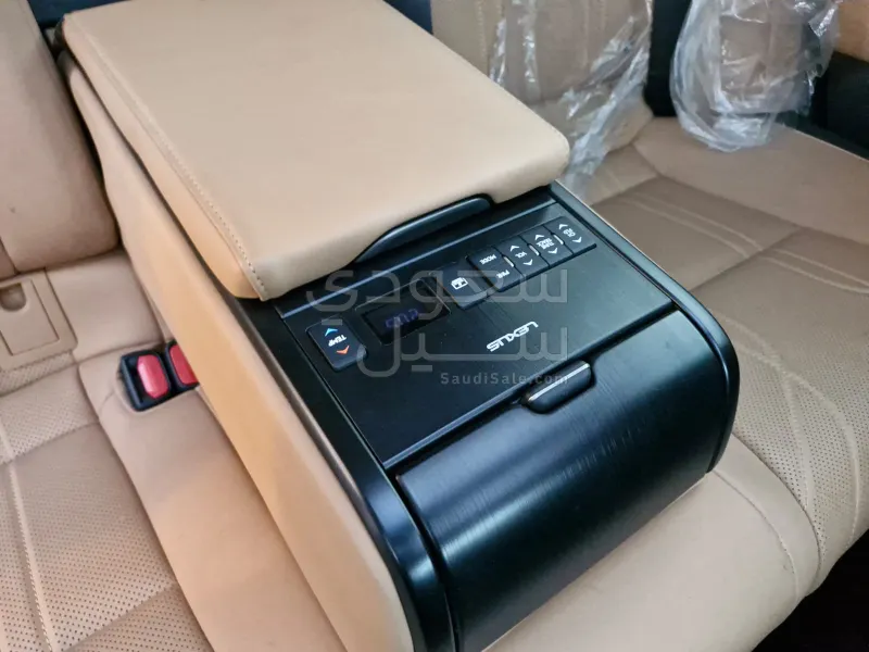 2022 لكزس إي إس 250