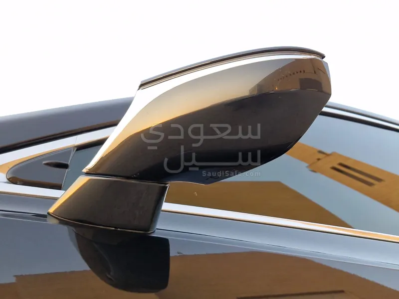 2022 لكزس إي إس 250