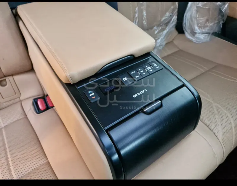 2022 لكزس إي إس 250