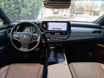 2022 لكزس إي إس 250