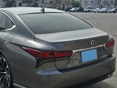 2022 لكزس إل إس 500